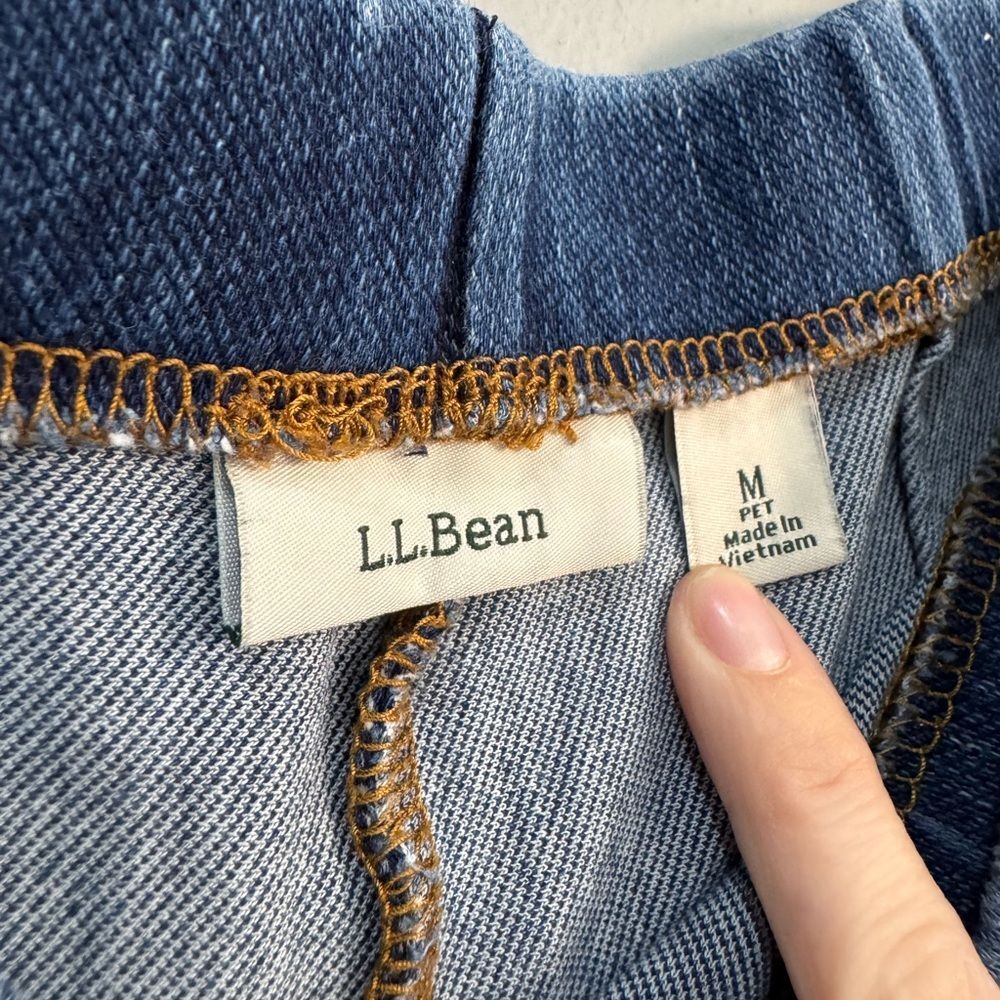L.L. Bean Pull-On Flat Front Straight Leg Jeans Size MP EUC - Picture 4 of 5